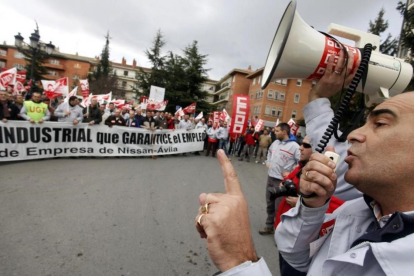 Protesta de trabajadores de Nissan en Ávila en eun conflicto en el 2010.-CÉSAR MANSO