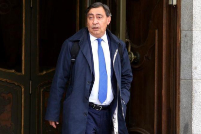 El nuevo Fiscal General del Estado, Julián Sánchez Melgar, sale del Tribunal Supremo este mediodía.-DAVID CASTRO