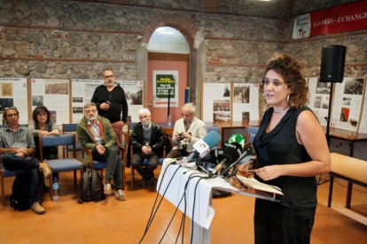La portavoz de la CUP, Núria Gibert, durante la rueda de prensa que ha ofrecido tras la reunión del Consejo Politico en Perpinyà.-EFE / ROBIN TOWNSEND