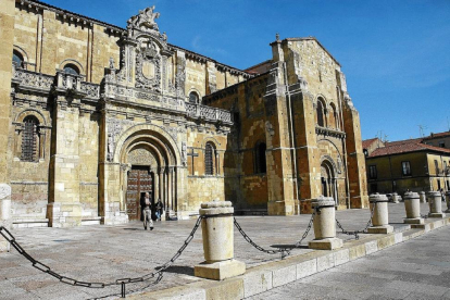 Basílica de San Isidoro, donde tendrá lugar el Pleno de las Cortes que servirá para homenajear al primer Parlamento.-ICAL