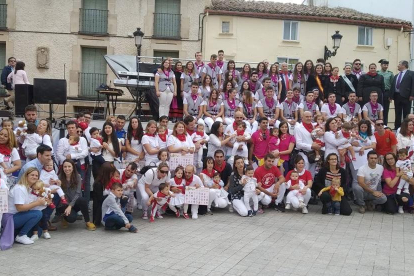 Foto de familia tras la imposición de los pañuelos-HDS