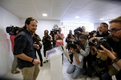 El líder de Podemos, Pablo Iglesias, durante la rueda de prensa que ha ofrecido este jueves para analizar el resultado del 24-M.-Foto: DAVID CASTRO
