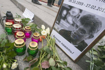 Flores en memoria de Nemtsov.-Foto: SERGEY DOLZHENKO / EFE