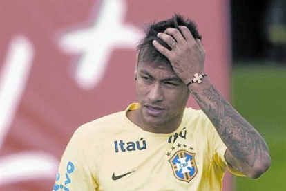 Sancionado 8 Neymar, ayer, entrenándose en Santiago de Chjile.-Foto: AP/ SILVIA IZQUIERDO