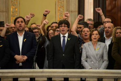 Puigdemont y Junqueras durante la DUI en 2017-EL PERIÓDICO