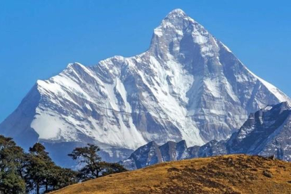 Vista del pico Nanda Nevi, en el Himalaya.-