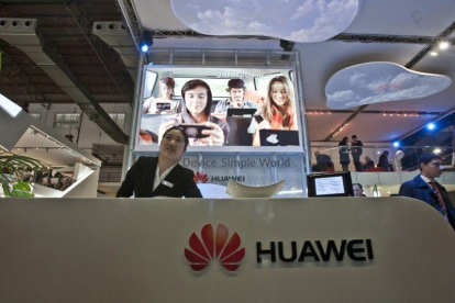 Los líderes de las agencias de inteligencia y otros funcionarios han dicho que les preocupa que Huawei y otras compañías chinas estén en deuda con el Gobierno chino.-AGENCIAS