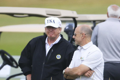 Donald Trump, en el campo de golf de Turnberry, durante su visita a Escocia.-AP