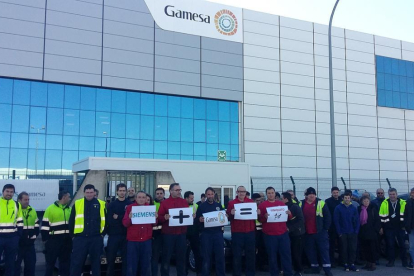 Trabajadores de Gamesa Ágreda en la concentración de ayer-HDS