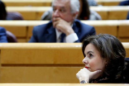 La vicepresidenta y ministra de presidencia y asuntos territoriales, Soraya Sáenz de Santamaría, este martes en el Senado-JUAN MANUEL PRATS