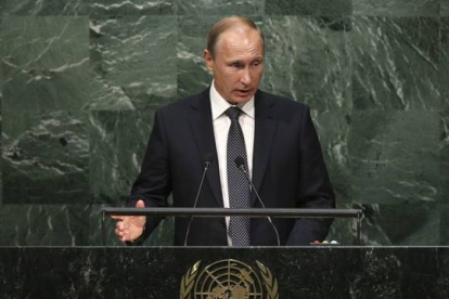 El presidente de Rusia, Vladímir Putin, hablando este lunes en la Asamblea General de la ONU.-EFE / JASON SZENES