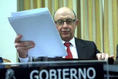 El ministro de Hacienda, Cristóbal Montoro, en una imagen de archivo.-DAVID CASTRO