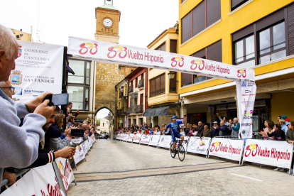 Vuelta Hispania sub 23 en Almazán. MARIO TEJEDOR (2)