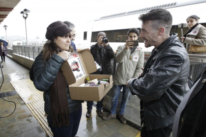 El actor Juan José Ballesta fue recibido en la estación de tren de Soria-Luis Ángel Tejedor