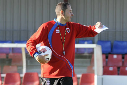 Pablo Machín da órdenes en un entrenamiento. / U. Sierra-