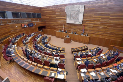 Vista del hemiciclo durante un Pleno de las Cortes de Castilla y León, en una imagen de archivo. - ICAL
