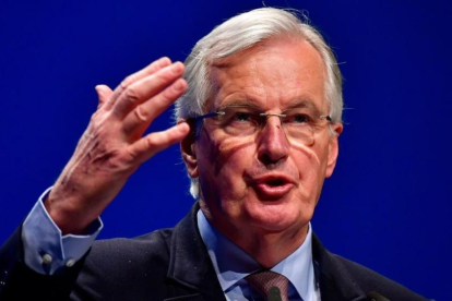 Barnier gesticula durante un discurso en un congreso, en Berlín, el 29 de noviembre.-AFP / TOBIAS SCHWARZ