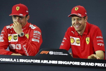 Charles Leclerc y Sebastian Vettel, en la confrrencia de prensa del GP de Singapur.-AP 7 YONG TACK LIM
