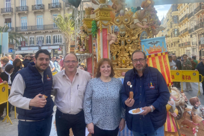 La Casa de Soria en Valencia está celebrando las Fallas, que este domingo llegan a su día grande, con sabor a la tierra. Esto es, degustando torreznos.