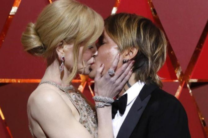 Nicole Kidman y su marido, Keith Urban, a su llegada a la gala de los Oscar, el pasado 26 de febrero.-REUTERS / MARIO ANZUONI