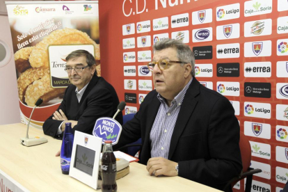 Samuel Moreno y Víctor Martín, ayer, durante la presentación del convenio de colaboración.-LUIS ÁNGEL TEJEDOR