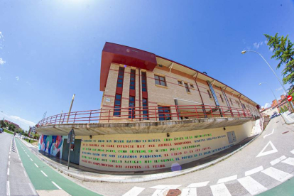 Creación del nuevo mural del Pabellón de Los pajaritos - MARIO TEJEDOR (12)