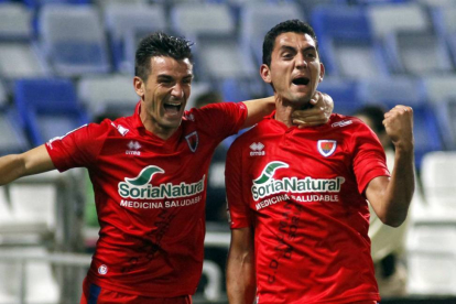 Natalio y Juanma celebran uno de los goles rojillos en la presente temporada.-Área 11