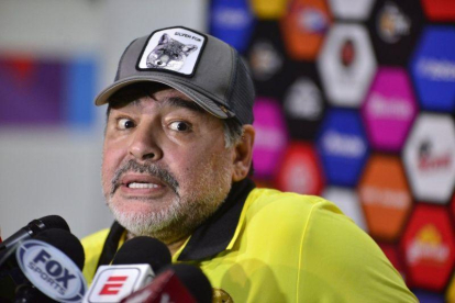 El tecnico argentino de Dorados de Sinaloa  Diego Armando Maradona  habla en rueda de prensa  tras el juego correspondiente a la jornada 11 del torneo de Ascenso MX  en el estadio Coruco Diaz.-EFE