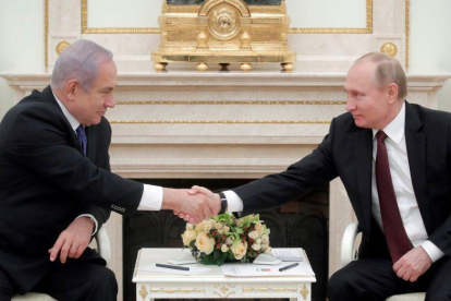 Vladimir Putin y Benjamin Netanyahu en una reunión en el Kremlin.-EPA/ REUTERS POOL