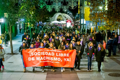 Manifestación del Día internacional para la eliminación de la violencia contra las mujeres. MARIO TEJEDOR (27)