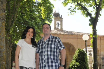 José Ignacio y Mercedes en la ermita de la Soledad.-VALENTÍN GUISANDE