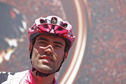 Tom Dumoulin, en el podio del Giro.-LUK BENIES / AFP