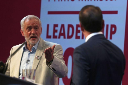 Debate entre Corbyn y Smith.-GEOFF CADDICK / AFP