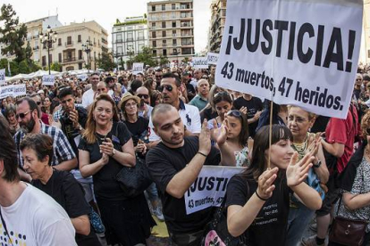 Manifestación de apoyo a las víctimas del accidente del metro de Valencia, en el 2013.-Foto: MIGUEL LORENZO