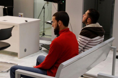Vista del juicio en la Audiencia Nacional en el que este lunes se enjuicia a dos presuntos yihadistas, Ilyas Chentouf y Fouad Bouchihan.-JUAN CARLOS HIDALGO (EFE)