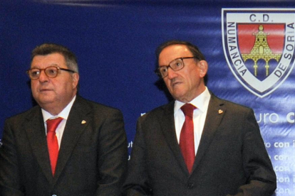 El consejero delegado Víctor Martín y el presidente del Numancia, Francisco Rubio.-Valentín Guisande