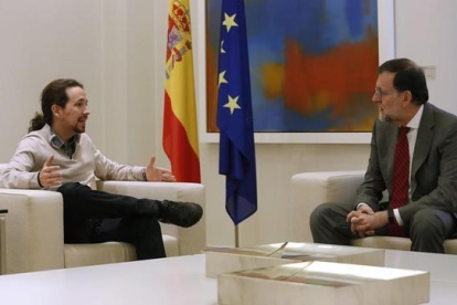 Pablo Iglesias y Mariano Rajoy, durante una reunión en la Moncloa.-DAVID CASTRO