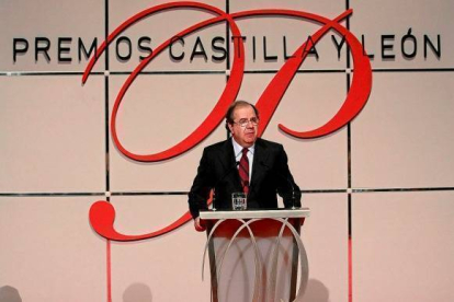 El presidente Herrera durante su intervención en la entrega de los Premios Castilla y León. / PABLO REQUEJO/PHOTOGENIC-