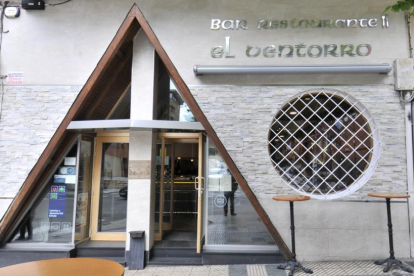 La fachada del bar-restaurante El Ventorro.-VALENTÍN GUISANDE