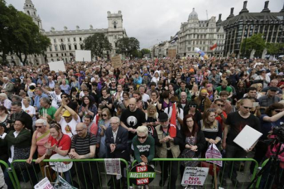 Manifestantes en Londres durante laa protestas antiausteridad de este sábado.-Foto:  AP / TIM IRELAND