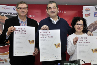 Samuel Moreno, Alberto Santamaría y Beatriz Martínez, en la presentación-V.G.