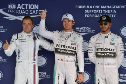 Valtteri Bottas, Nico Rosberg y Lewis Hamilton.-AFP / ANDREJ ISAKOVIC