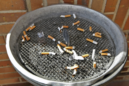 Las cajetillas de cigarrillos son las que suponen el mayor desembolso para los fumadores sorianos, 20,2 millones de euros. MARIO TEJEDOR
