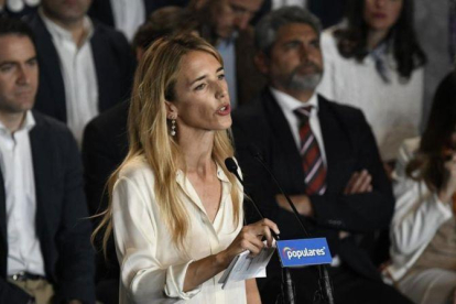 Cayetana Álvarez de Toledo, candidata numero uno del PP por Barcelona,  interviene durante la presentacion de los cabeza de lista del partido para las proximas elecciones generales del 28 de abril.-VÍCTOR LERENA (EFE)