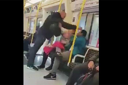 Agresión racista en el metro de Londres.-YOUTUBE