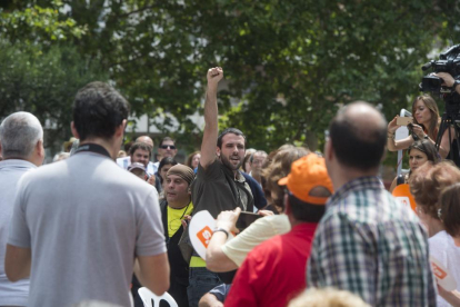 El joven que ha intentado boicotear el acto de Ciudadanos en Barcelona.-