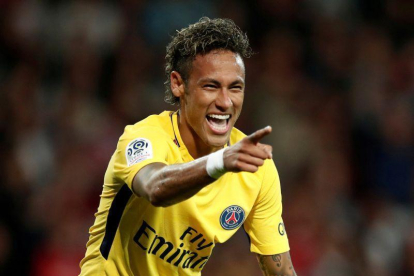 Neymar celebra su primer gol con el PSG.-BENOIT TESSIER (REUTERS)