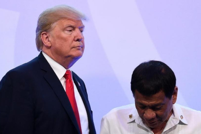 El presidente de EEUU, Donald Trump, y su homólogo filipino Rodrigo Duterte.-AP / MANAN VATSYAYANA