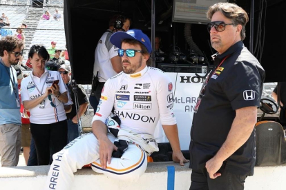 Fernando Alonso y su amigo Michael Andretti, en Indianápolis, en mayo del pasado año. /-EFE / STEVE C. MITCHELL