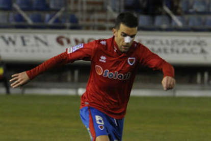 Julio Álvarez jugó ante el Cartagena con la nariz fracturada. / ÚRSULA SIERRA-